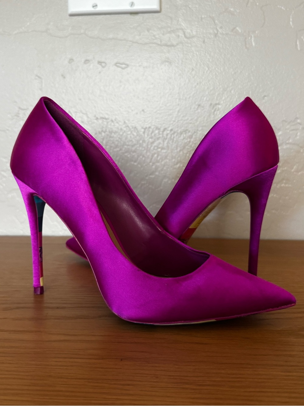 Aldo Stessy fuchsia satin pump